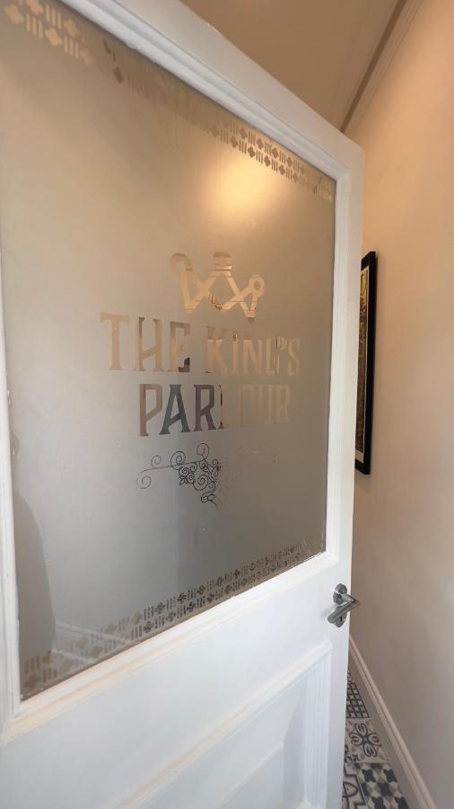 The King'S Parlour Whitehead 아파트 외부 사진